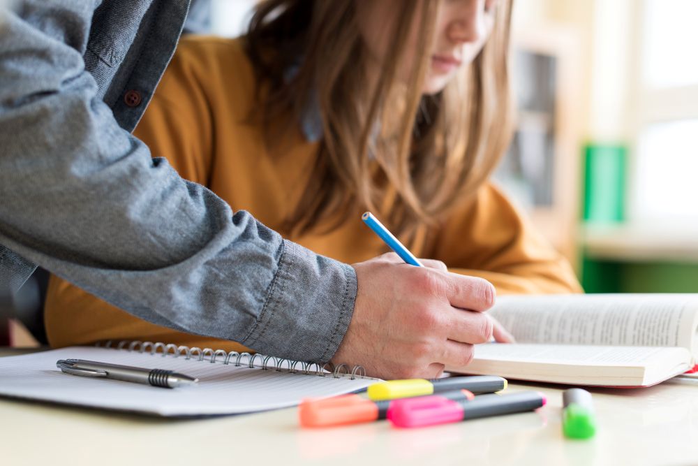 Intervenants aide aux devoirs